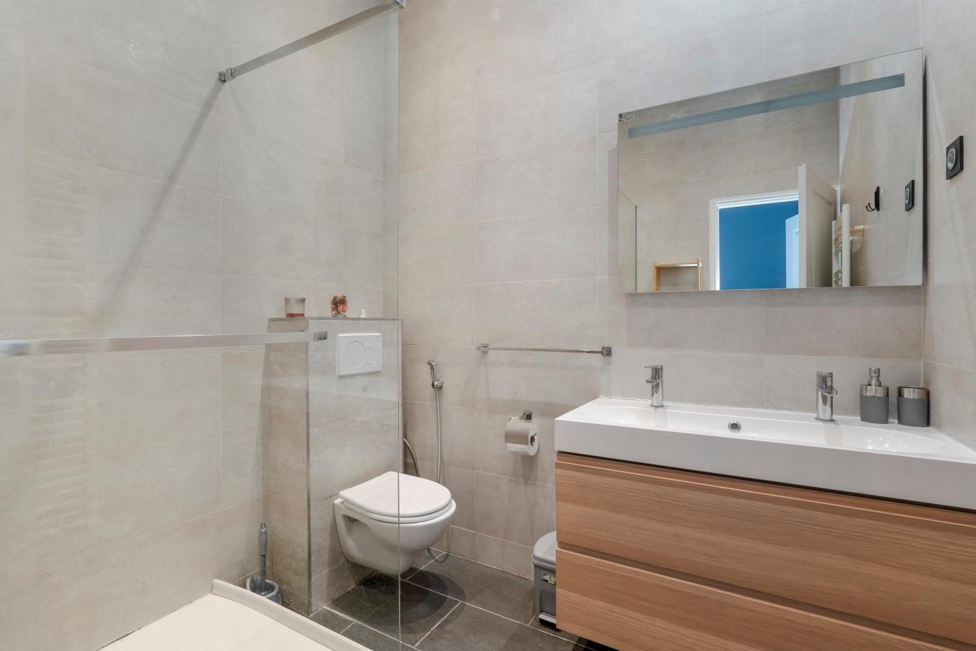 Apartment 4 Bedroom Opposite The Eiffel Tower