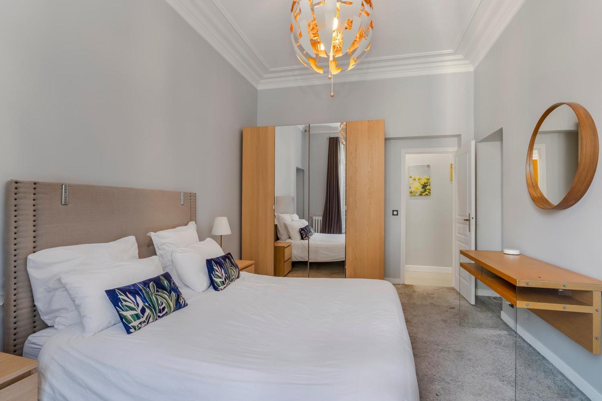 Apartment 4 Bedroom Opposite The Eiffel Tower Paris
