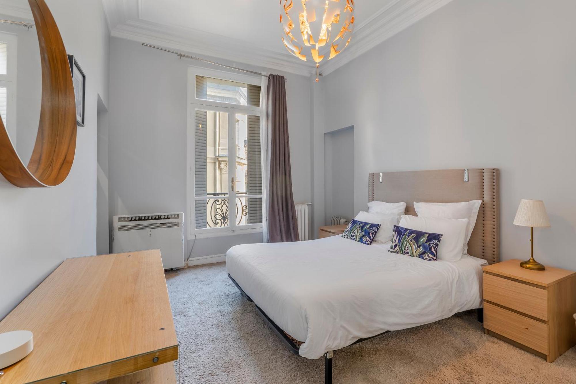 4 Bedroom Opposite The Eiffel Tower Apartment *